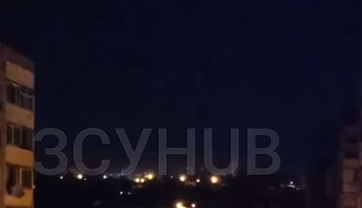 Появились новые кадры ночных ударов ВС РФ по целям в Запорожье и их последствий