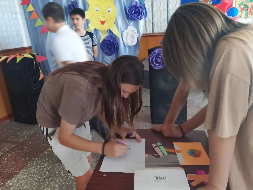 До свидания, лето!. Детвора Приморского муниципалитета вместе с сотрудниками учреждений культуры устроила трогательное прощание с уходящим летом и школьными каникулами До свидания, лето!. Детвора Приморского муниципалитета вместе с сотрудниками учреждений культуры устроила трогательное прощание с уходящим летом и школьными каникулами