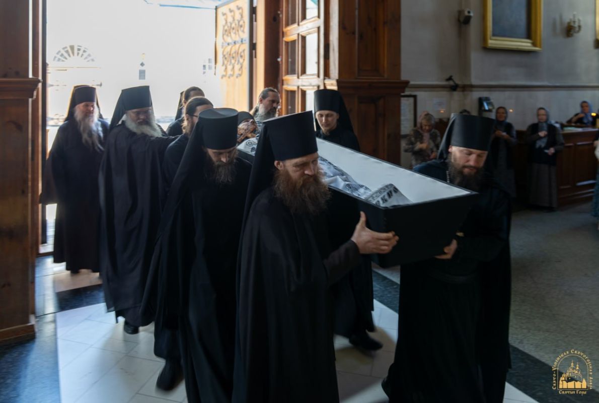 В Святогорской лавре простились с убиенным монахом В Святогорской лавре простились с убиенным монахом