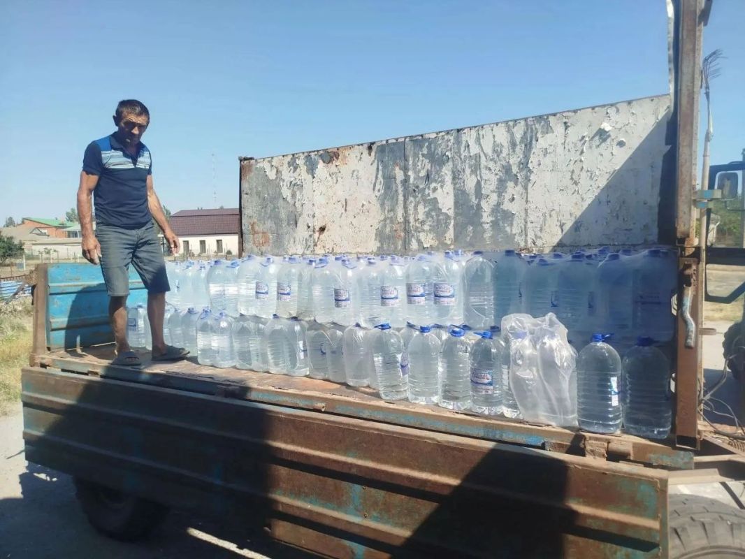 Развоз гуманитарной воды жителям льготной категории Кирилловского сельского поселения Развоз гуманитарной воды жителям льготной категории Кирилловского сельского поселения
