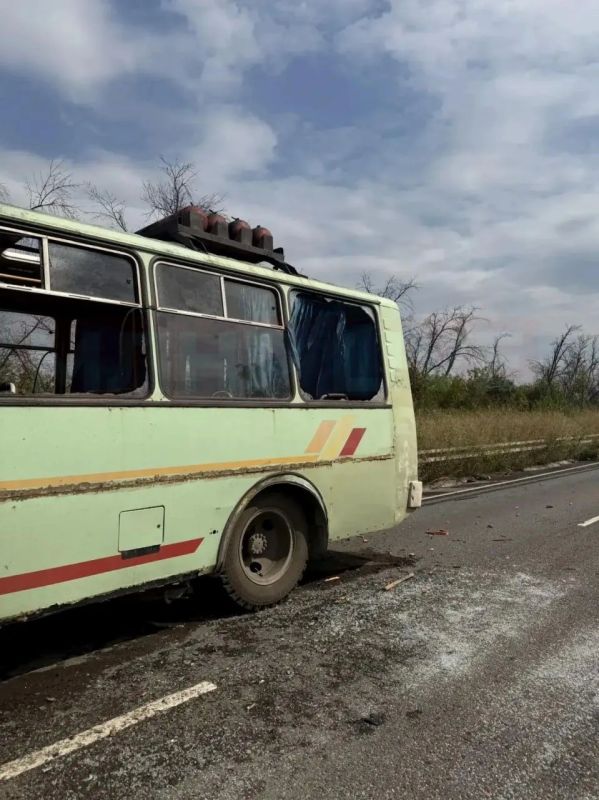 9 человек погибли в результате атаки БпЛА ВСУ по автобусу в ЛНР 9 человек погибли в результате атаки БпЛА ВСУ по автобусу в ЛНР