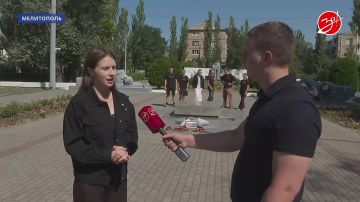 В Запорожской области представители движения «Юг Молодой» провели памятную акцию и возложили цветы к Вечному огню