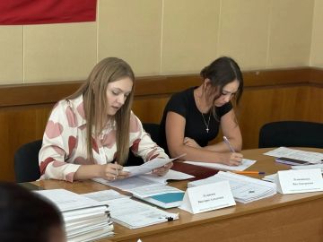 На заседании комиссии рассмотрены вопросы защиты прав и профилактики безнадзорности несовершеннолетних