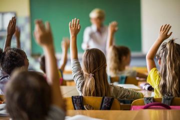 Школы в Акимовском округе будут работать в очном формате, но с сокращенным временем пребывания детей