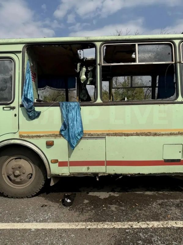 9 человек погибли в результате атаки БпЛА ВСУ по автобусу в ЛНР 9 человек погибли в результате атаки БпЛА ВСУ по автобусу в ЛНР