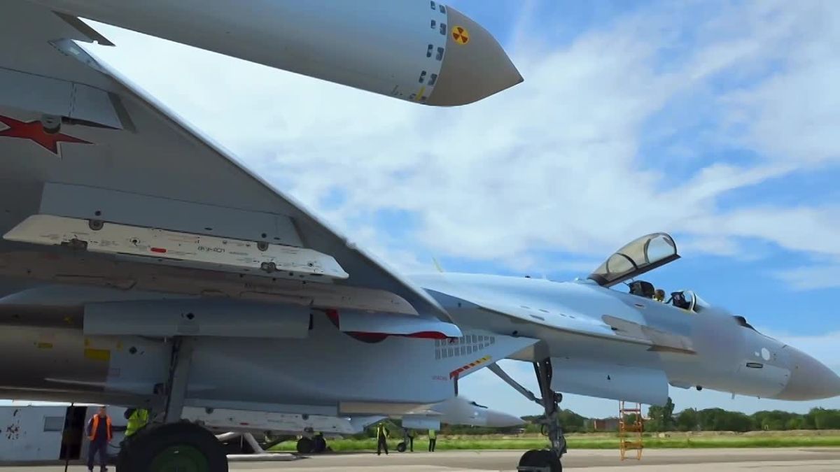 Новые крылья в войска России: ВКС передана партия истребителей Су-35С