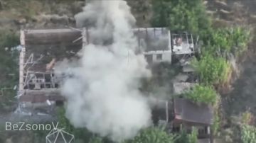 Даниил Безсонов: #Эксклюзив. Кадры боевой работы подразделений войск беспилотных систем группировки войск «Днепр» по уничтожению объектов, техники и живой силы ВСУ в г. Орехове Запорожской области