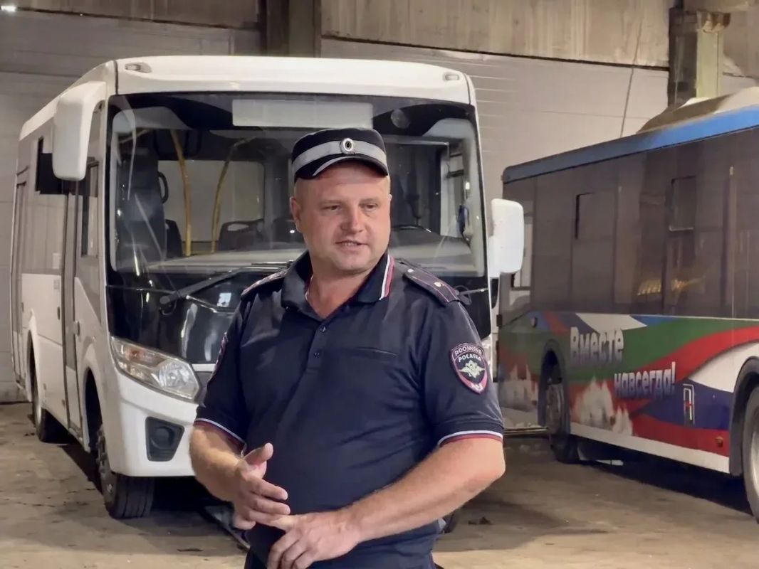 В рамках профилактики дорожно-транспортного травматизма и повышения уровня дисциплины среди водителей общественного транспорта, сотрудники Госавтоинспекции провели рабочую встречу с водительским составом ГУП «Автотранс... В рамках профилактики дорожно-транспортного травматизма и повышения уровня дисциплины среди водителей общественного транспорта, сотрудники Госавтоинспекции провели рабочую встречу с водительским составом ГУП «Автотранс...