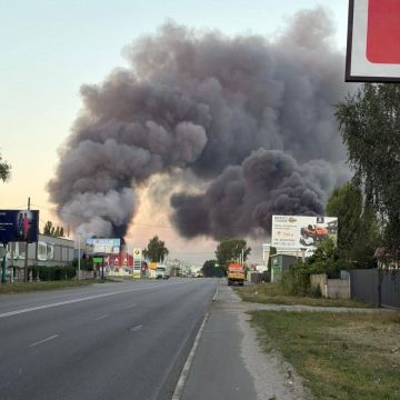 В Святопетровском под Киевом прилет по складам "Новой почты"