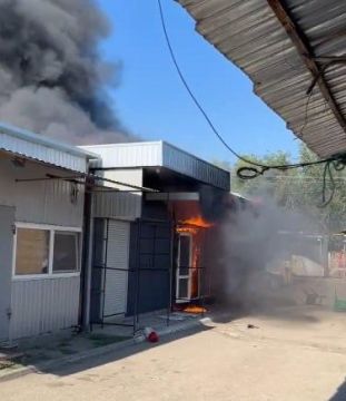 Четыре человека пострадали в результате удара ВСУ по торговому павильону в Васильевке Запорожской области, сообщил губернатор Балицкий