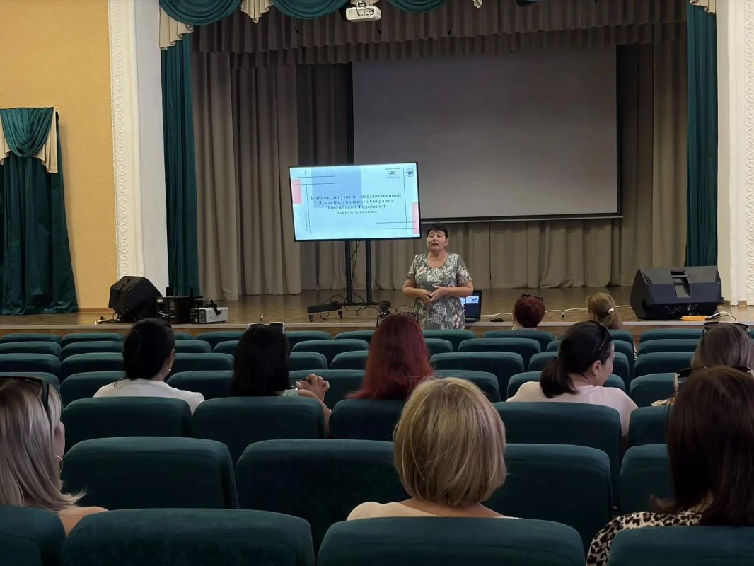 В последнюю неделю августа секретарь территориальной избирательной комиссии №4 активно встречалась с коллективами избирателей Акимовского муниципального округа, чтобы проинформировать их о выборах В последнюю неделю августа секретарь территориальной избирательной комиссии №4 активно встречалась с коллективами избирателей Акимовского муниципального округа, чтобы проинформировать их о выборах