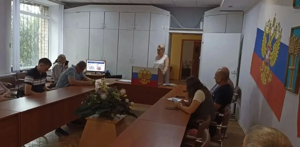 В рамках проекта «ИнформУИК» председатель ТИК № 18 провела встречу с депутатами Весёловского окружного Совета депутатов первого созыва В рамках проекта «ИнформУИК» председатель ТИК № 18 провела встречу с депутатами Весёловского окружного Совета депутатов первого созыва