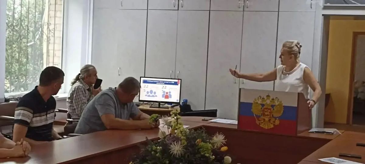 В рамках проекта «ИнформУИК» председатель ТИК № 18 провела встречу с депутатами Весёловского окружного Совета депутатов первого созыва В рамках проекта «ИнформУИК» председатель ТИК № 18 провела встречу с депутатами Весёловского окружного Совета депутатов первого созыва