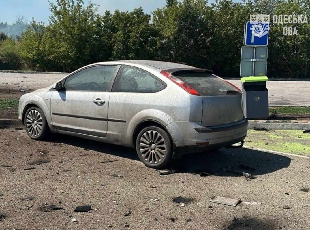 Поражена АЗС в Одесской области: повреждены газовая колонка и автомобиль Поражена АЗС в Одесской области: повреждены газовая колонка и автомобиль