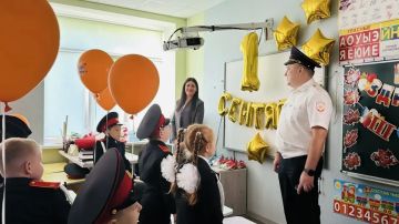 В День знаний руководитель региональной Госавтоинспекции провёл для первоклассников классные часы по безопасности на дороге