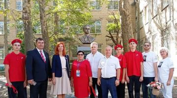 В Мелитополе открыли памятник пионеру-герою Володе Дубинину