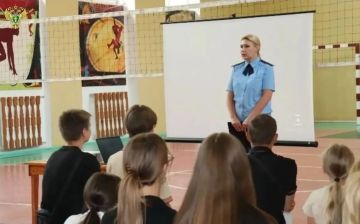 В День солидарности в борьбе с терроризмом помощник прокурора Веселовского района Елена Тихонова встретилась с воспитанниками МКУ ДО «Спортивная школа Веселовского муниципального округа»