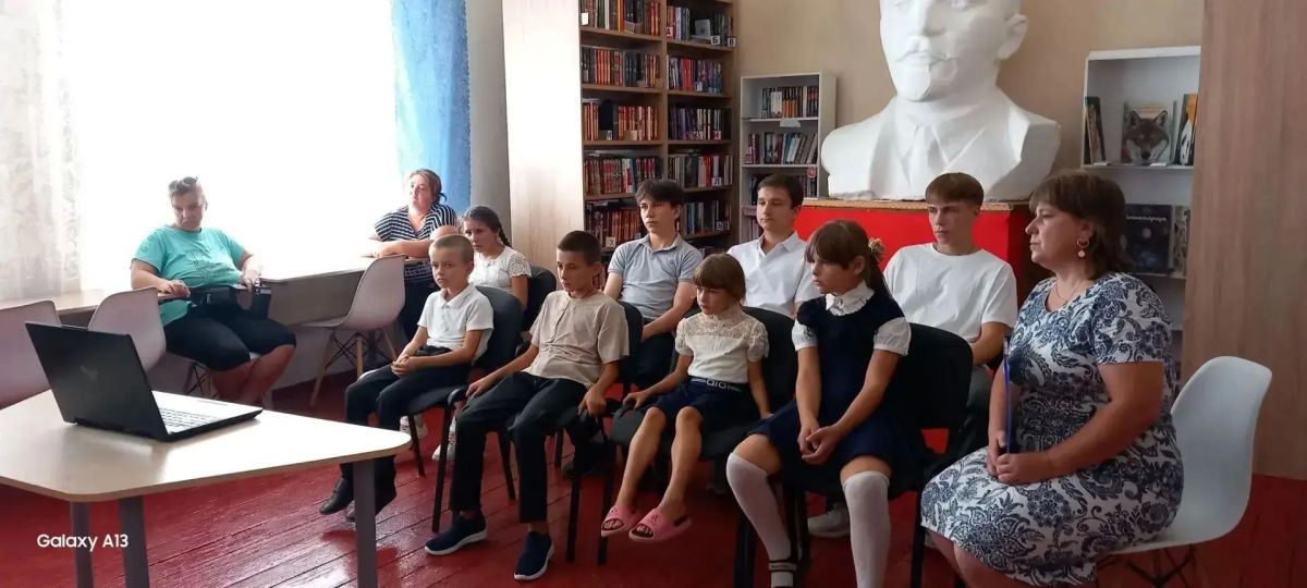 В Акимовском муниципальном округе почтили память жертв терроризма В Акимовском муниципальном округе почтили память жертв терроризма