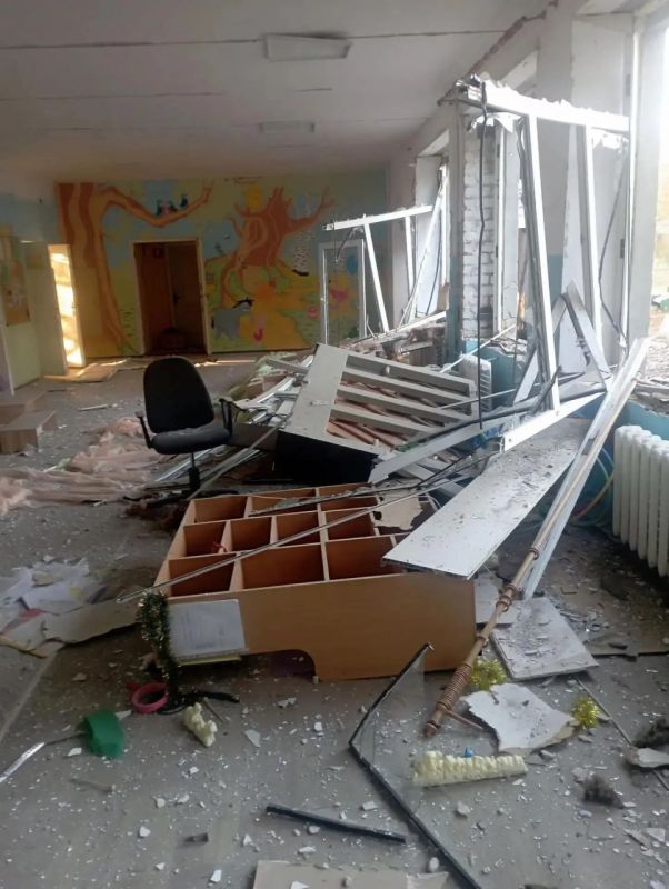Школа в селе Скельки Васильевского МО попала под массированную атаку БпЛА ВСУ Школа в селе Скельки Васильевского МО попала под массированную атаку БпЛА ВСУ