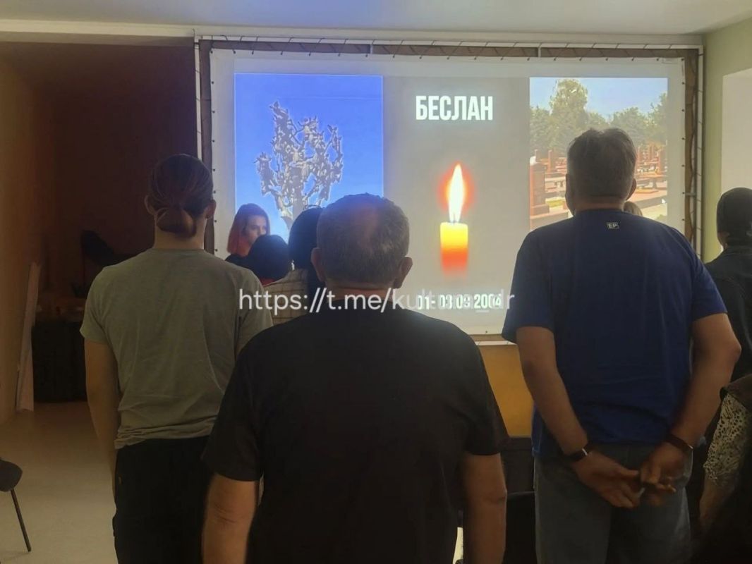 Сегодня в малом зале ДК «Горняк» прошла беседа «Эхо Бесланской печали…», посвященная Дню солидарности в борьбе с терроризмом Сегодня в малом зале ДК «Горняк» прошла беседа «Эхо Бесланской печали…», посвященная Дню солидарности в борьбе с терроризмом