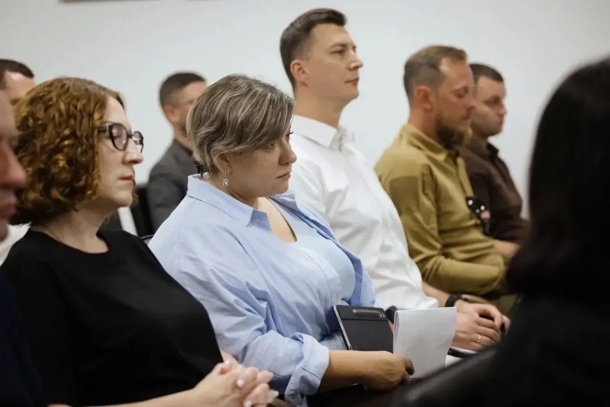 Евгений Балицкий: На заседании Правительства Запорожской области доложил коллегам о результатах рабочих встреч с заместителем Председателя Правительства РФ Маратом Шакирзяновичем Хуснуллиным Евгений Балицкий: На заседании Правительства Запорожской области доложил коллегам о результатах рабочих встреч с заместителем Председателя Правительства РФ Маратом Шакирзяновичем Хуснуллиным