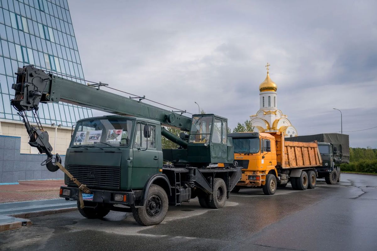 При содействии Единой России на передовую из Сургута передали партию техники и оборудования При содействии Единой России на передовую из Сургута передали партию техники и оборудования