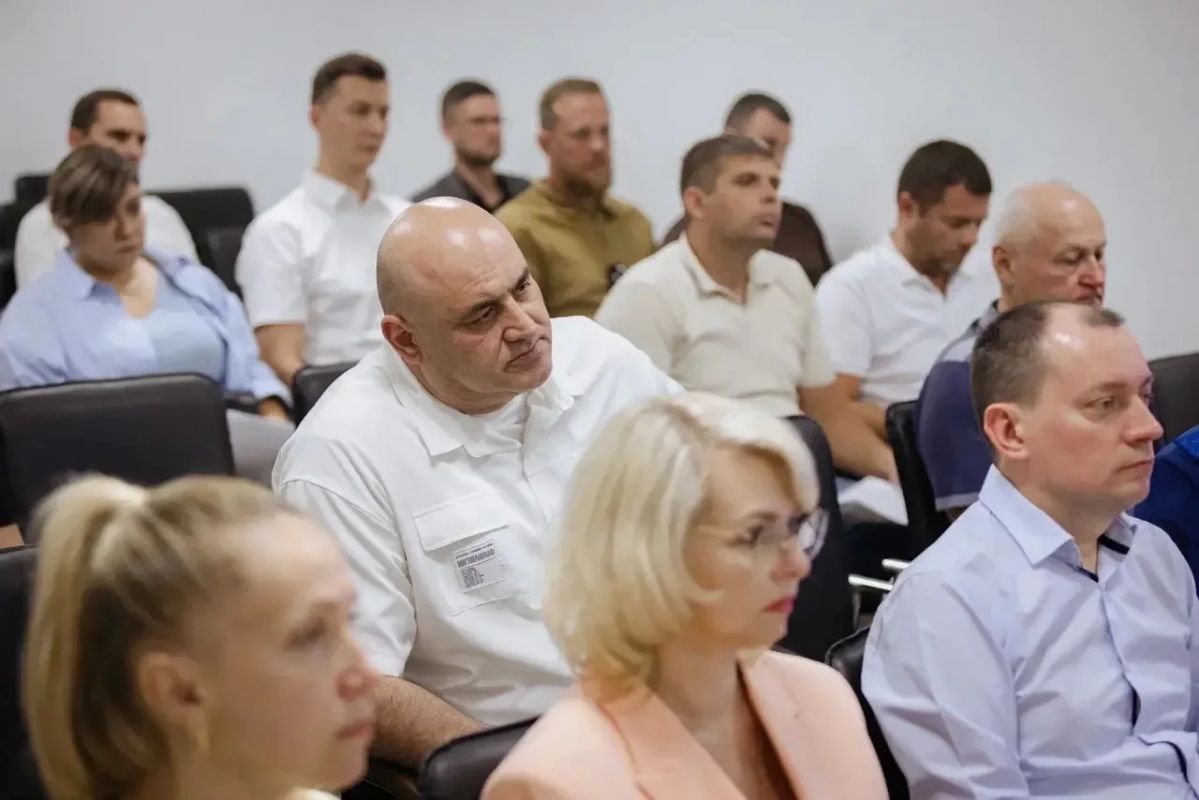 Евгений Балицкий: На заседании Правительства Запорожской области доложил коллегам о результатах рабочих встреч с заместителем Председателя Правительства РФ Маратом Шакирзяновичем Хуснуллиным Евгений Балицкий: На заседании Правительства Запорожской области доложил коллегам о результатах рабочих встреч с заместителем Председателя Правительства РФ Маратом Шакирзяновичем Хуснуллиным
