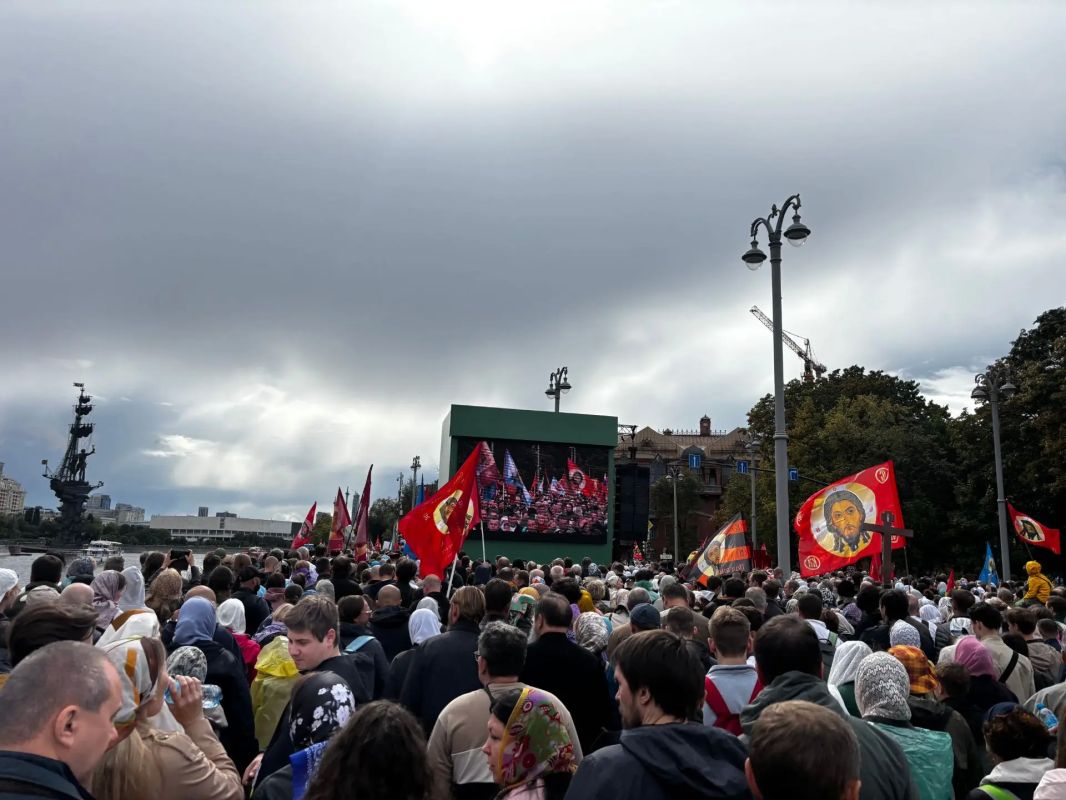 ЭКСКЛЮЗИВ С молитвой под зонтиком ЭКСКЛЮЗИВ С молитвой под зонтиком
