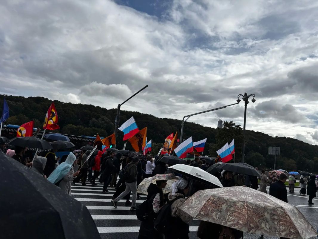 ЭКСКЛЮЗИВ С молитвой под зонтиком ЭКСКЛЮЗИВ С молитвой под зонтиком
