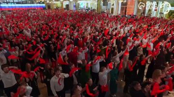 5 тысяч человек станцевали «Калинку» в поддержку фестиваля молодежи