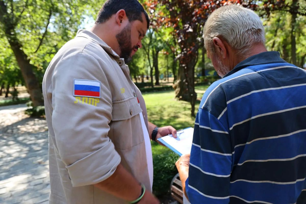 5 сентября в Мелитополе команда ЛДПР присоединилась к Всероссийскому дню сбора подписей за реальную поддержку российских семей 5 сентября в Мелитополе команда ЛДПР присоединилась к Всероссийскому дню сбора подписей за реальную поддержку российских семей