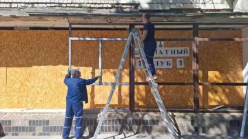 В помещениях шахматной школы в Токмаке пензенцы смонтируют витражные окна