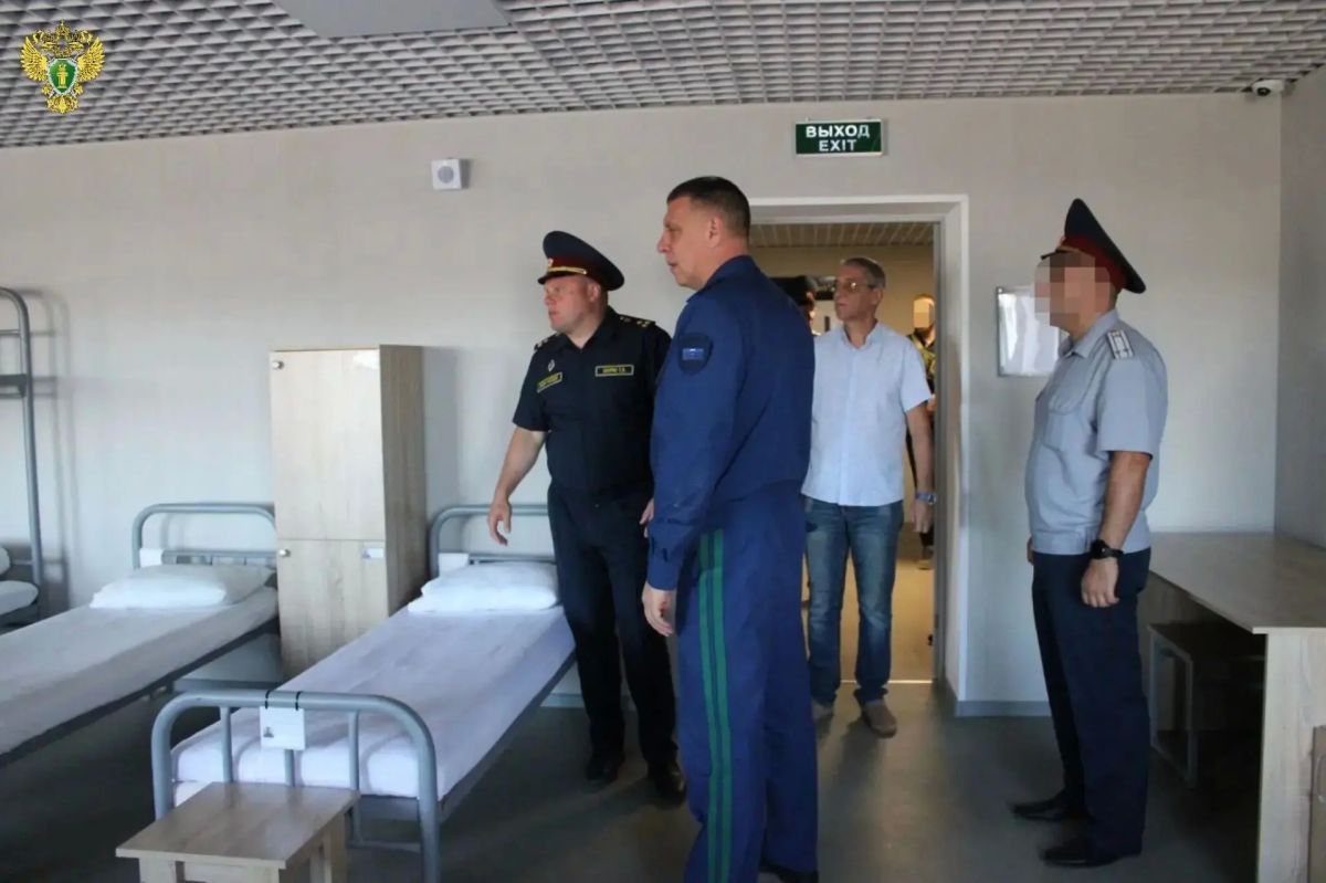 Прокурор Запорожской области Кирилл Осипчук совместно с Уполномоченным по правам человека в Запорожской области Николаем Мирошниченко совершили рабочий визит в ФКУ КП-3 УФСИН России по Запорожской области, расположенное в... Прокурор Запорожской области Кирилл Осипчук совместно с Уполномоченным по правам человека в Запорожской области Николаем Мирошниченко совершили рабочий визит в ФКУ КП-3 УФСИН России по Запорожской области, расположенное в...