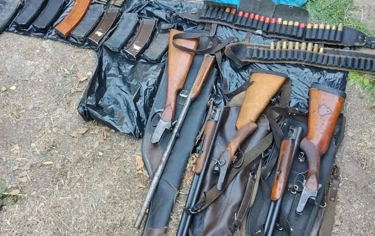 В Пологовском округе у местного жителя дома нашли оружие и боеприпасы, сообщили в ГУ МВД России по Запорожской области