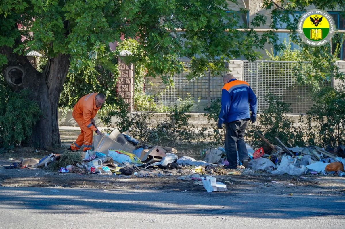 В Мелитополе продолжаются работы по ликвидации несанкционированных свалок В Мелитополе продолжаются работы по ликвидации несанкционированных свалок