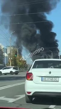 Очередные кадры пожара после удара в Днепре по заводу «Олейна»