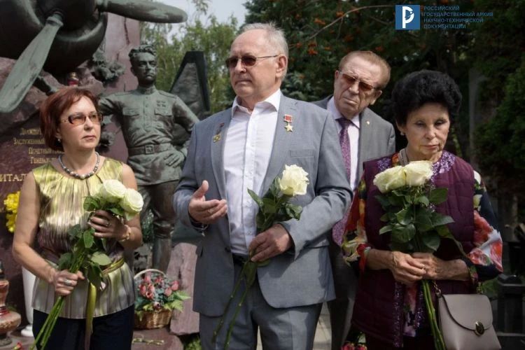 Командир российско-британского экипажа: к 70-летию космонавта Анатолия Арцебарского Командир российско-британского экипажа: к 70-летию космонавта Анатолия Арцебарского