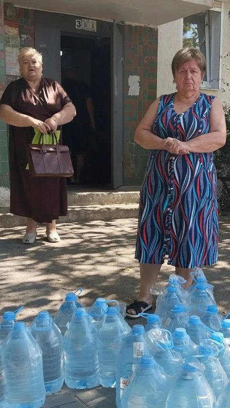 Помощь не уходит на паузу — волонтёры продолжают доставлять воду Помощь не уходит на паузу — волонтёры продолжают доставлять воду