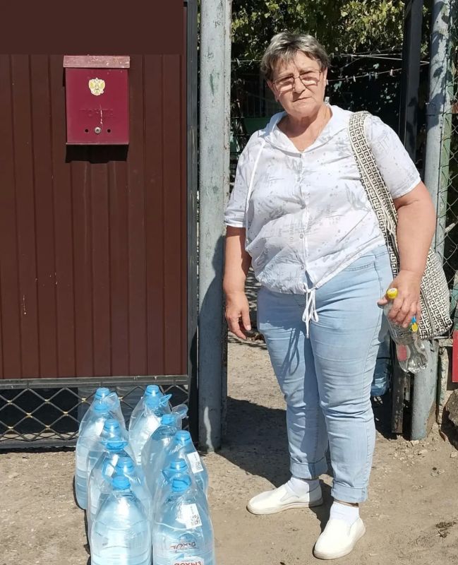 Помощь не уходит на паузу — волонтёры продолжают доставлять воду Помощь не уходит на паузу — волонтёры продолжают доставлять воду