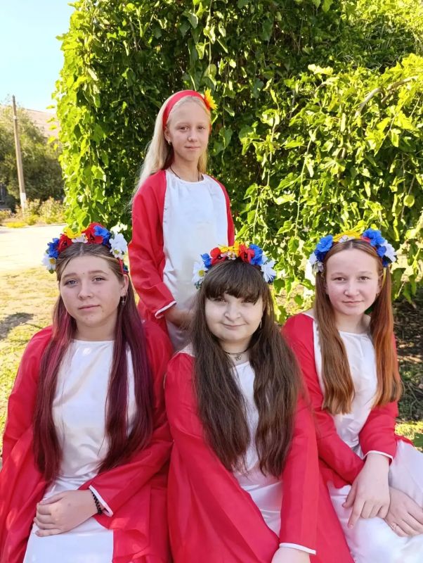 Самые красивые девчонки живут в Запорожской области! И районный конкурс "Девичья краса - Акимовская коса" - этому подтверждение! Мы рады видеть участниц разных возрастов! Сегодня своими образами нас радуют: Самые красивые девчонки живут в Запорожской области! И районный конкурс "Девичья краса - Акимовская коса" - этому подтверждение! Мы рады видеть участниц разных возрастов! Сегодня своими образами нас радуют: