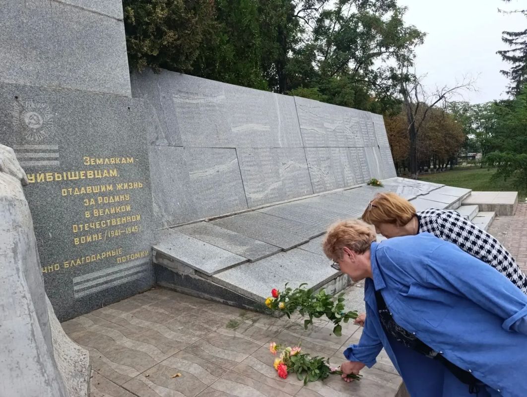 В пгт Куйбышево почтили память освободителей В пгт Куйбышево почтили память освободителей