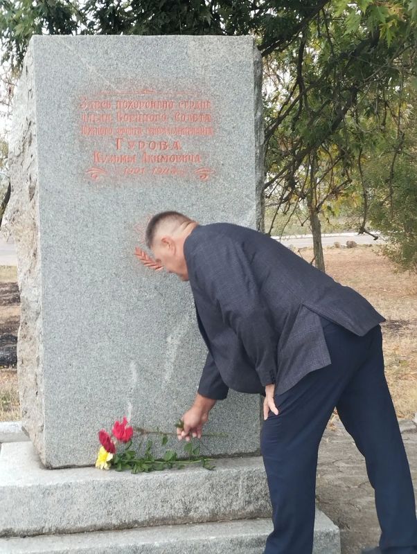 Память сильнее времени. Сегодня особенная дата для нашего села — 43-я годовщина со дня освобождения от немецко-фашистских захватчиков Память сильнее времени. Сегодня особенная дата для нашего села — 43-я годовщина со дня освобождения от немецко-фашистских захватчиков