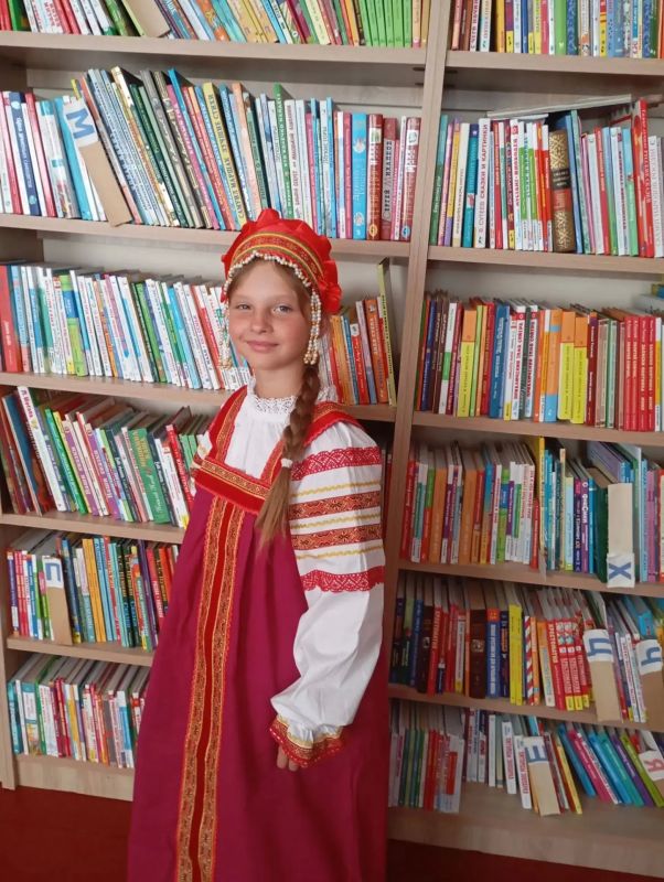 Принимают участие в районном конкурсе красоты и традиций «Девичья краса — Акимовская коса» читательницы Волчанской сельской библиотеки: Принимают участие в районном конкурсе красоты и традиций «Девичья краса — Акимовская коса» читательницы Волчанской сельской библиотеки: