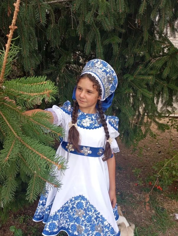 Принимают участие в районном конкурсе красоты и традиций «Девичья краса — Акимовская коса» читательницы Волчанской сельской библиотеки: Принимают участие в районном конкурсе красоты и традиций «Девичья краса — Акимовская коса» читательницы Волчанской сельской библиотеки: