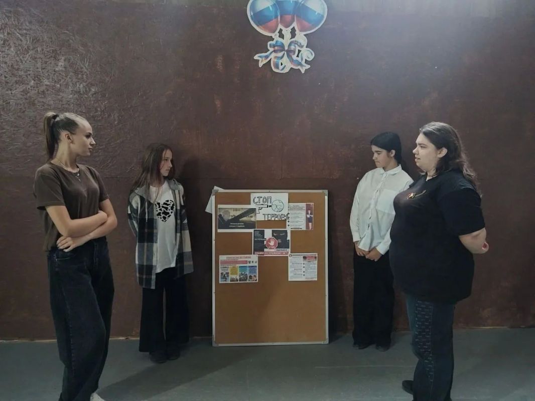 «Помним прошлое — бережём будущее!»: в Новопетровском ДК состоялся патриотический час для молодёжи «Помним прошлое — бережём будущее!»: в Новопетровском ДК состоялся патриотический час для молодёжи