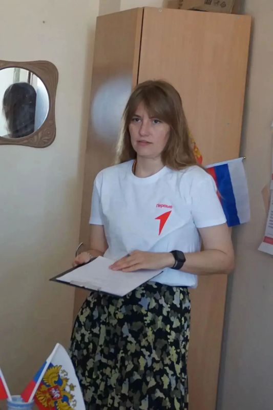 В ГКУ «Пологовское УСЗ» МТ и СП ЗО в рамках информационнопросветительской кампании по вовлечению специалистов учреждения в наставничество несовершеннолетних прошла встреча коллектива с представителем Пологовского отделения...