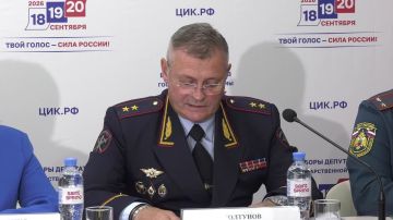 О мерах, принятых для охраны общественного порядка в ходе избирательной кампании, на пресс-конференции рассказал Начальник ГУ МВД России по Запорожской области Олег Александрович Колтунов: