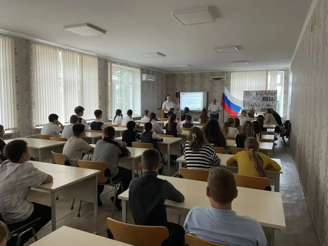 «Не властно над памятью время»: школьники Бердянска почтили память освободителей города «Не властно над памятью время»: школьники Бердянска почтили память освободителей города