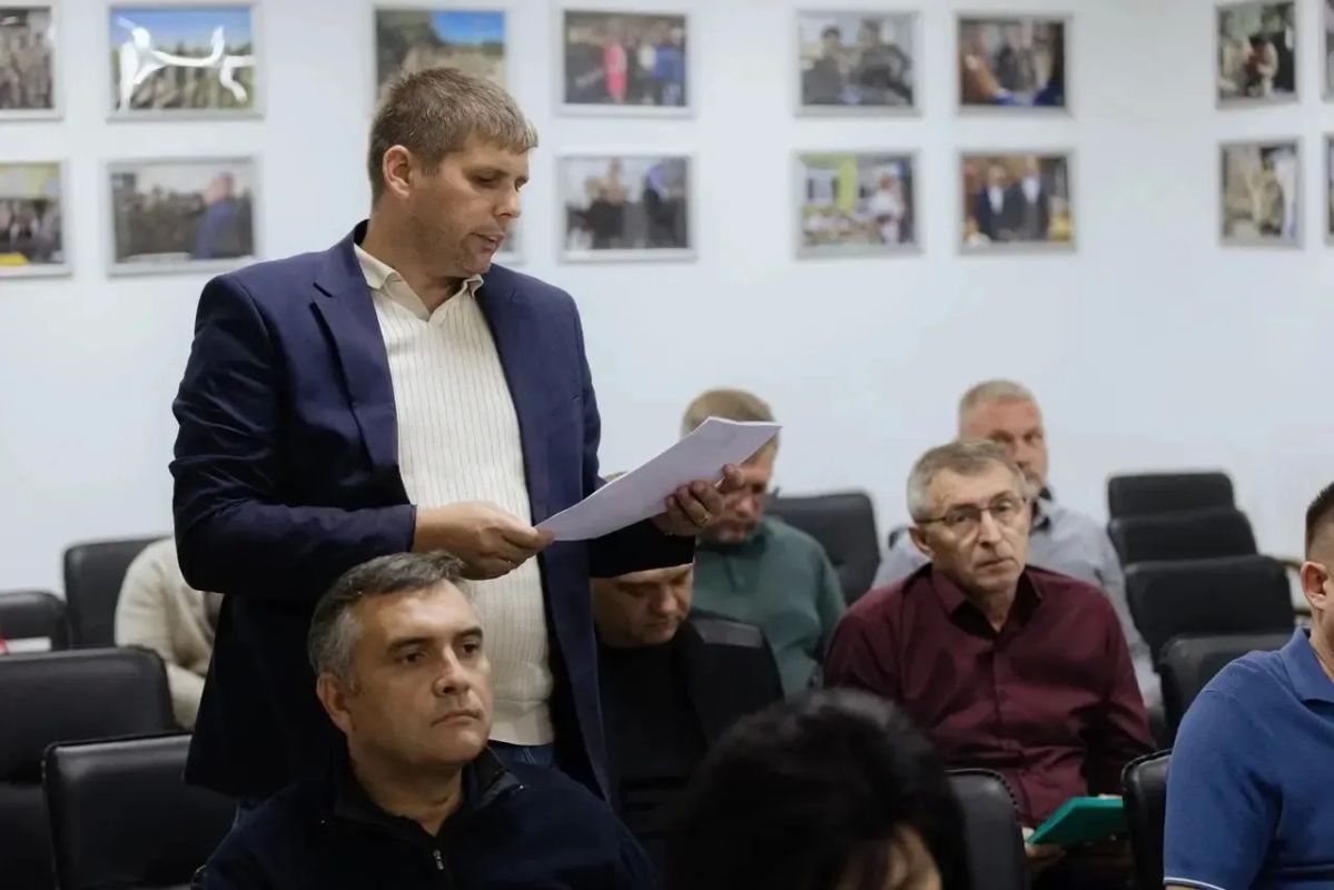 Евгений Балицкий: Безопасность дорог и транспорта, работа коммунальной инфраструктуры, поддержка сельхозпроизводителей, обеспечение объектов образования резервными источниками питания, выборы в Госдуму — эти и другие важные... Евгений Балицкий: Безопасность дорог и транспорта, работа коммунальной инфраструктуры, поддержка сельхозпроизводителей, обеспечение объектов образования резервными источниками питания, выборы в Госдуму — эти и другие важные...