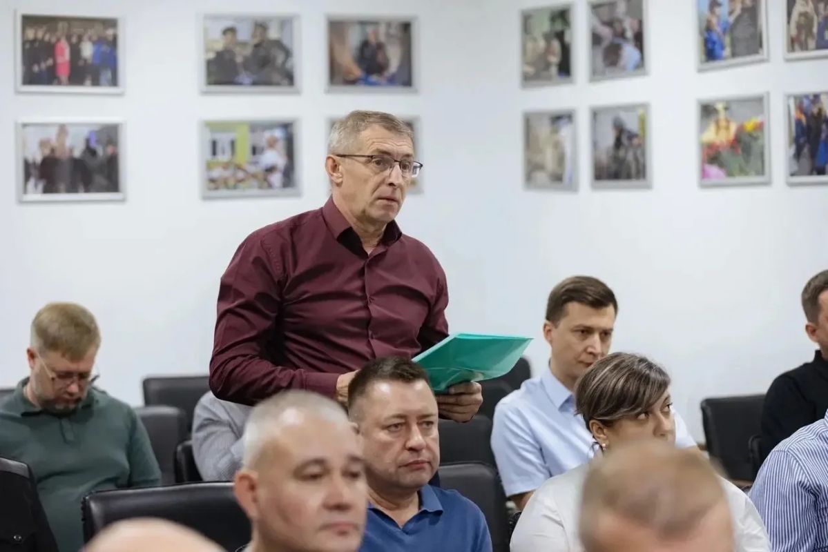 Евгений Балицкий: Безопасность дорог и транспорта, работа коммунальной инфраструктуры, поддержка сельхозпроизводителей, обеспечение объектов образования резервными источниками питания, выборы в Госдуму — эти и другие важные... Евгений Балицкий: Безопасность дорог и транспорта, работа коммунальной инфраструктуры, поддержка сельхозпроизводителей, обеспечение объектов образования резервными источниками питания, выборы в Госдуму — эти и другие важные...